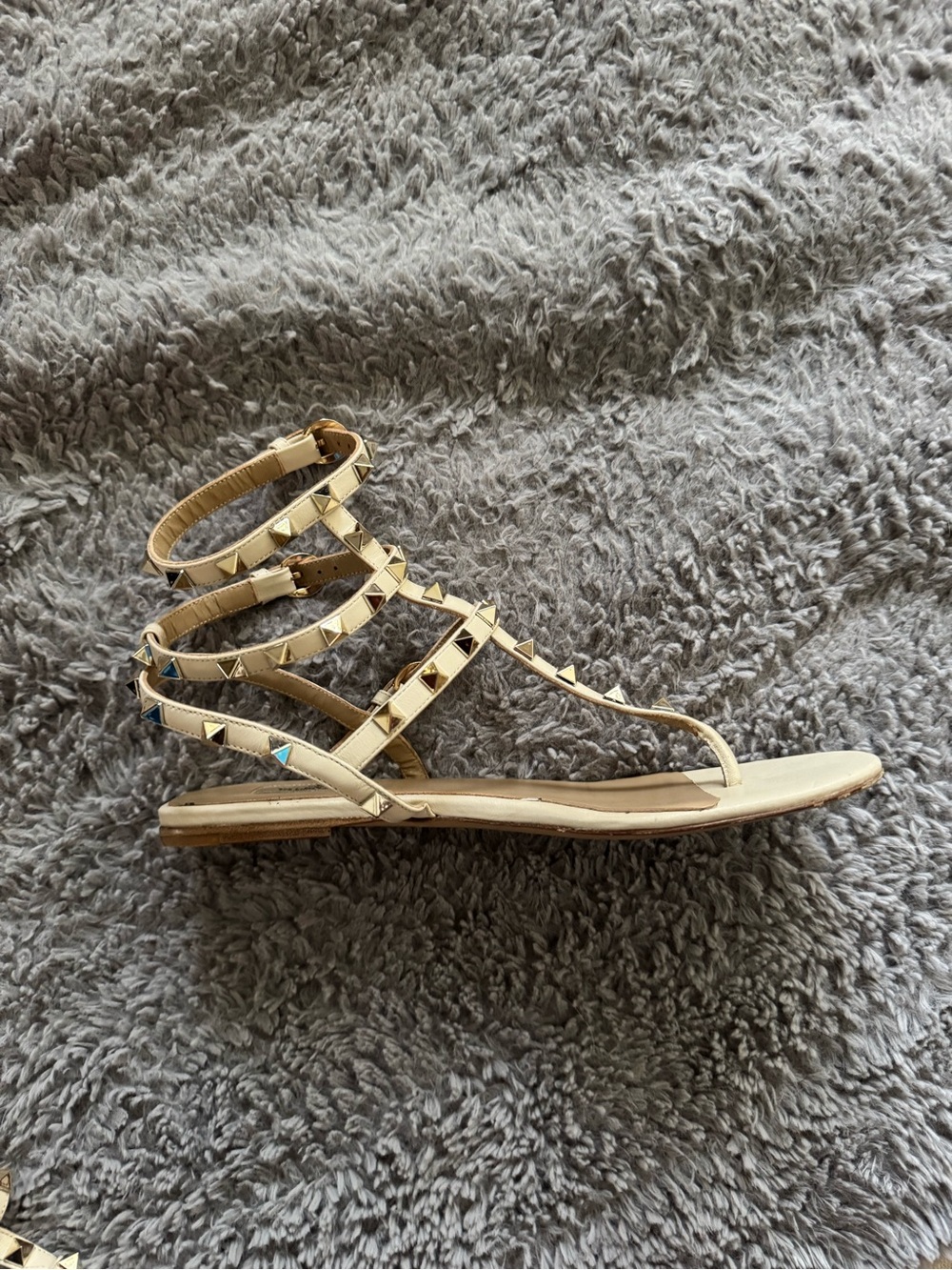VALENTINO GARAVANI Rockstud Cream Strappy Flat Sandals Size 38 (7) - Picture 10 of 10